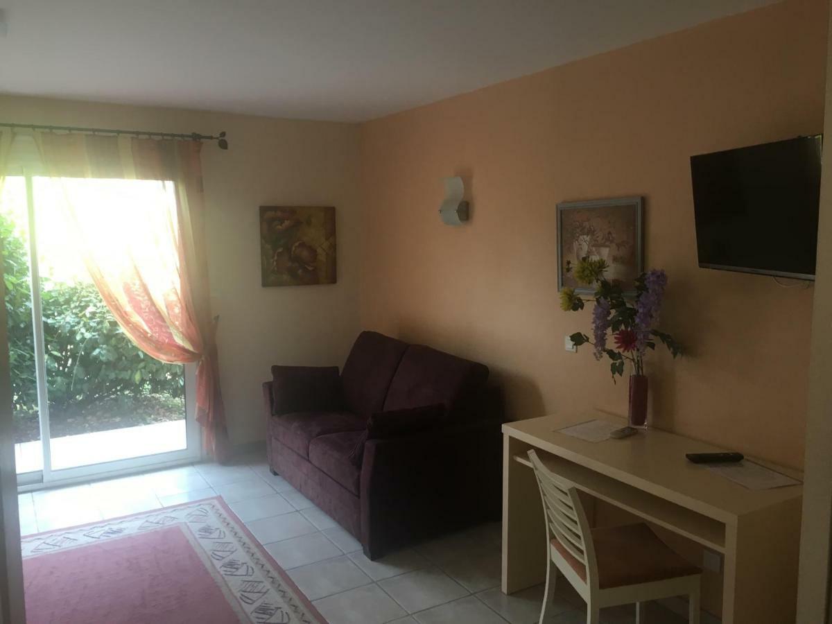 Chambres D'Hotes La Coloniale Varetz Екстериор снимка