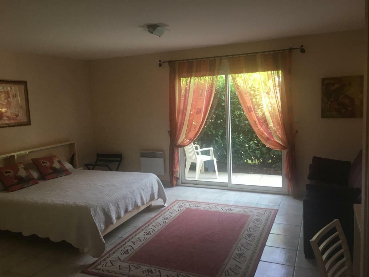 Chambres D'Hotes La Coloniale Varetz Екстериор снимка