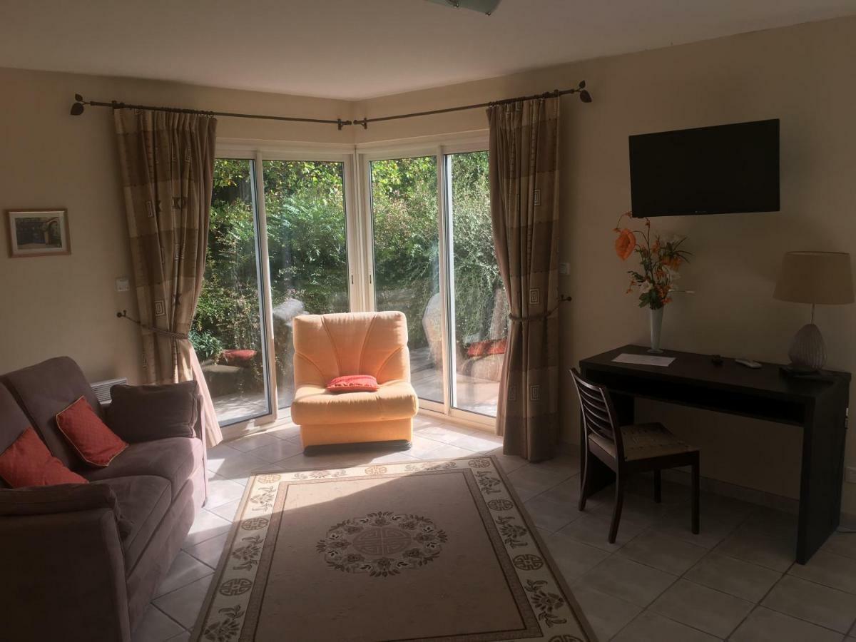 Chambres D'Hotes La Coloniale Varetz Екстериор снимка