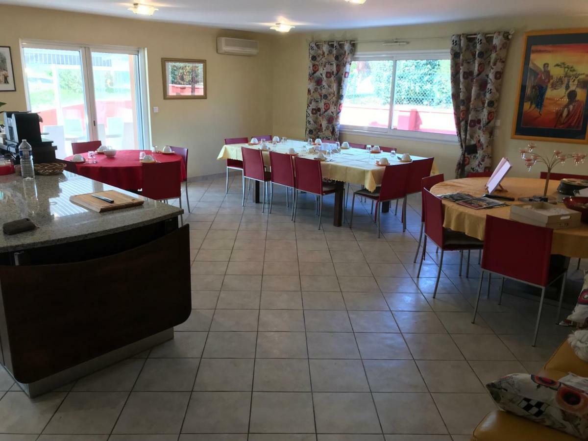Chambres D'Hotes La Coloniale Varetz Екстериор снимка