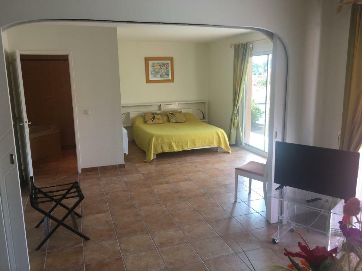 Chambres D'Hotes La Coloniale Varetz Екстериор снимка